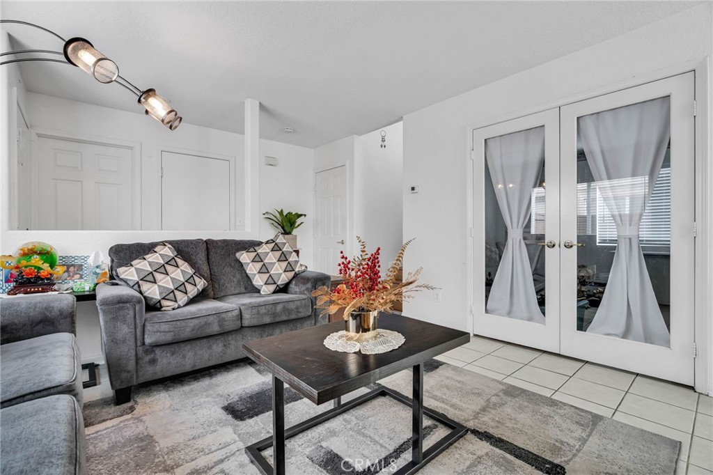 9155 Cedros Avenue 12