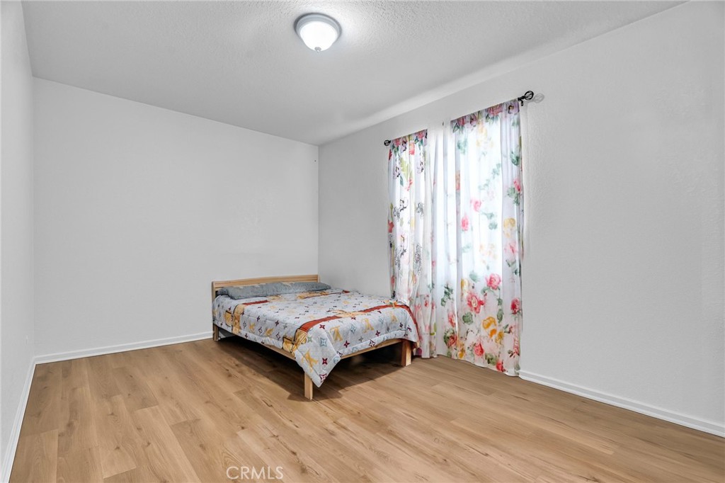 9155 Cedros Avenue 12