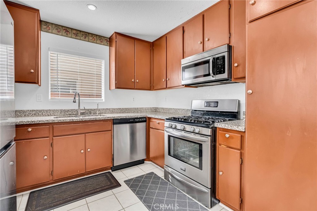 9155 Cedros Avenue 12