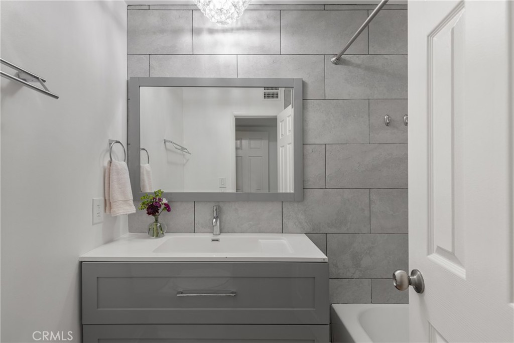 4859 Coldwater Canyon Avenue 4