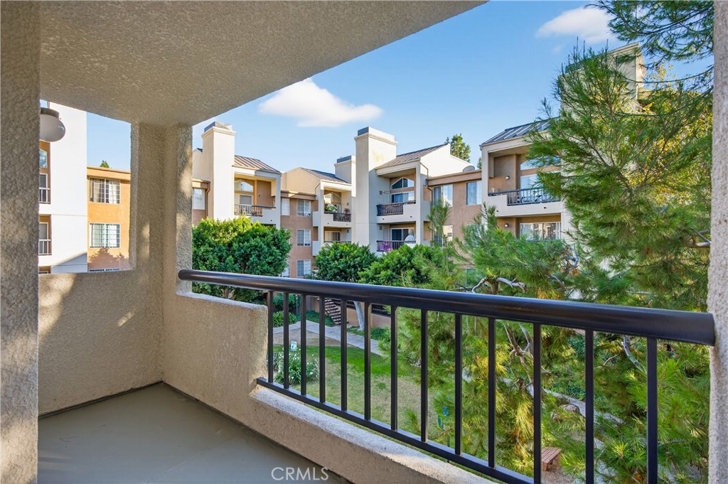 5540 Owensmouth 209