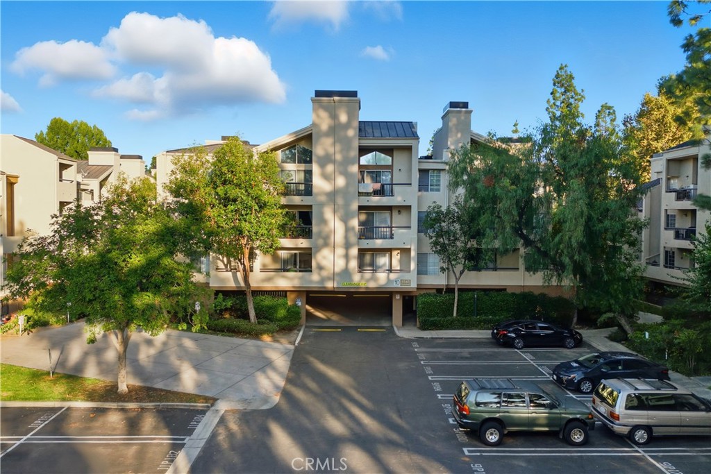 5540 Owensmouth 209