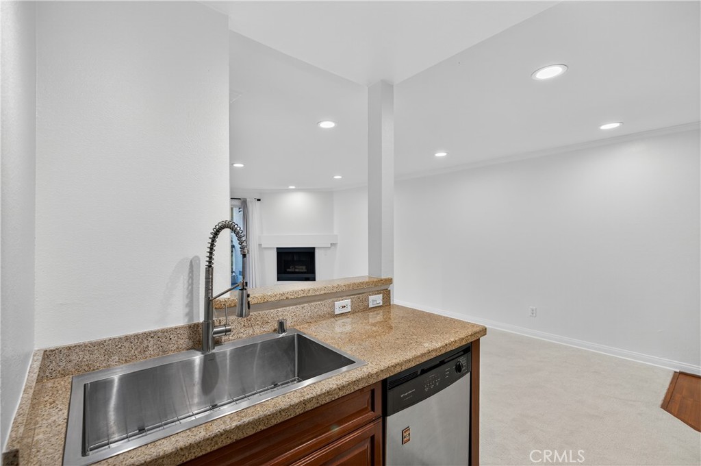 5540 Owensmouth 209