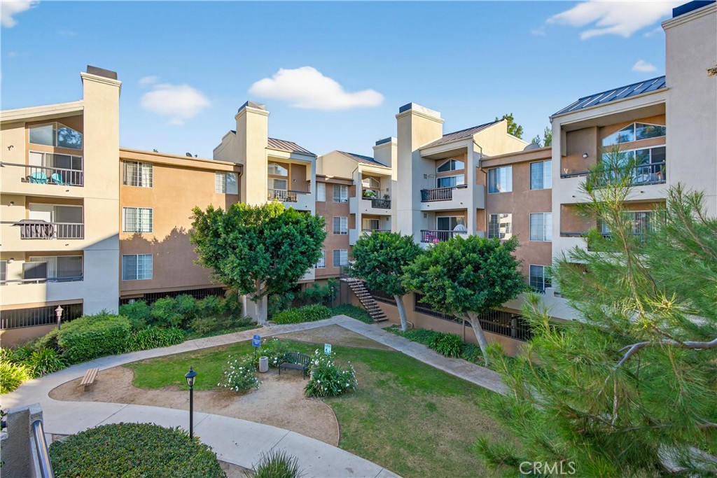 5540 Owensmouth 209