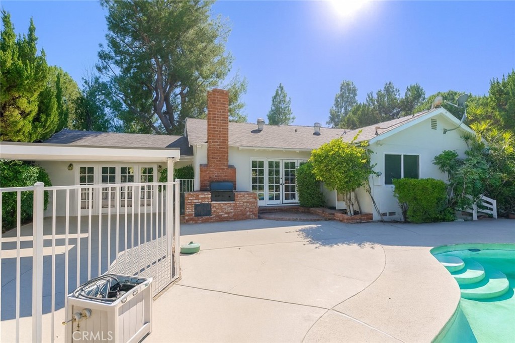 18351 San Fernando Mission Boulevard