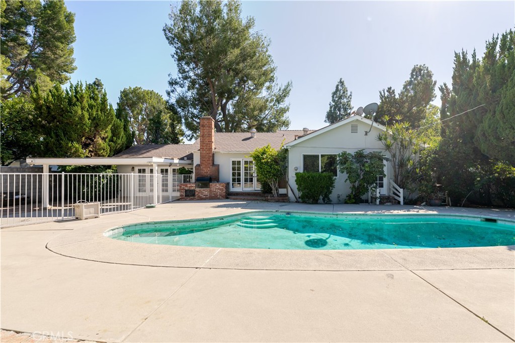 18351 San Fernando Mission Boulevard