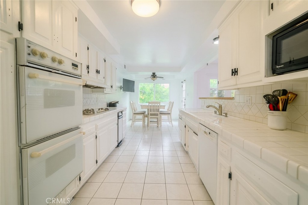 18351 San Fernando Mission Boulevard