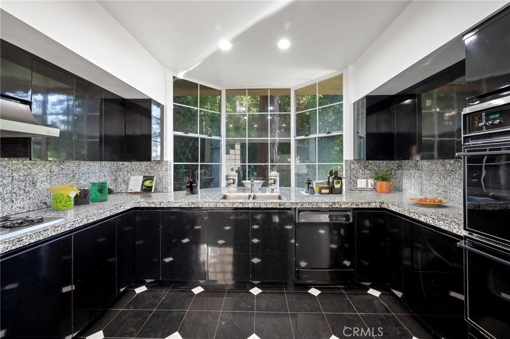 8246 Woodshill Trail