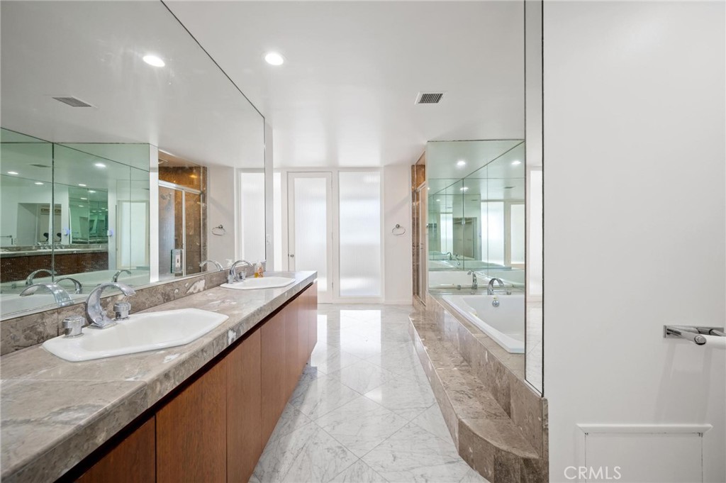 8246 Woodshill Trail