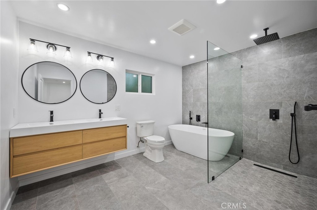 14328 Emelita Street