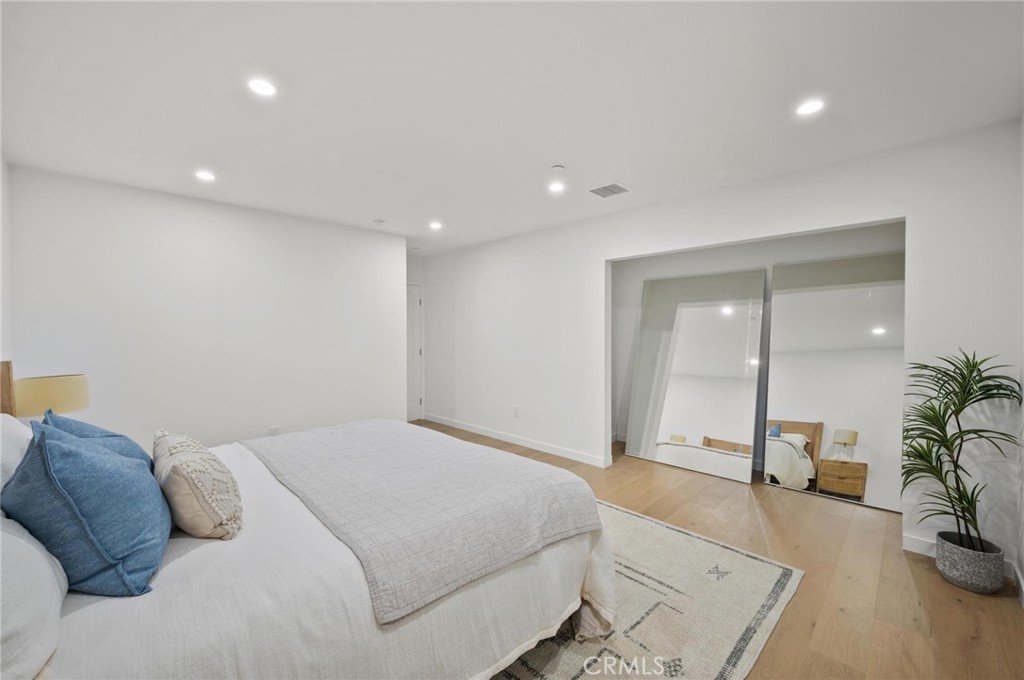 14328 Emelita Street