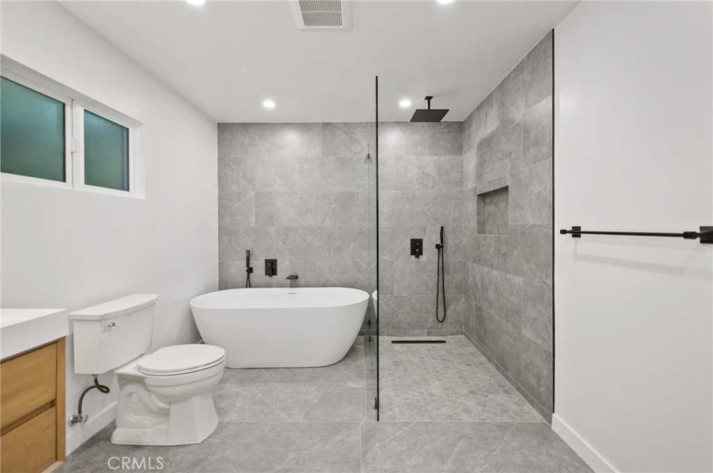 14328 Emelita Street