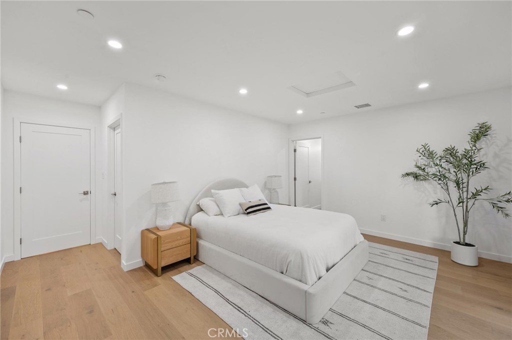 14328 Emelita Street