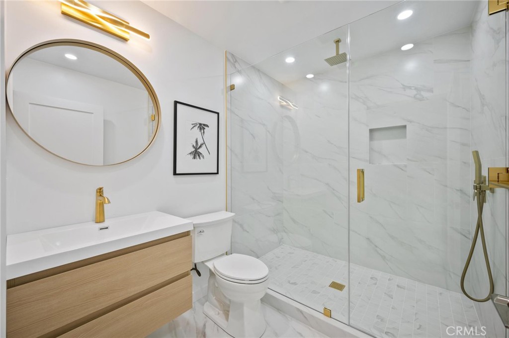 14328 Emelita Street