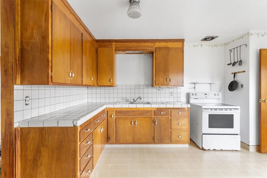 15512 Farnsworth