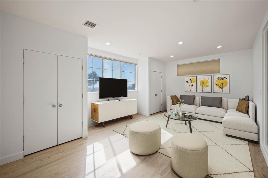 8246 Woodshill Trail