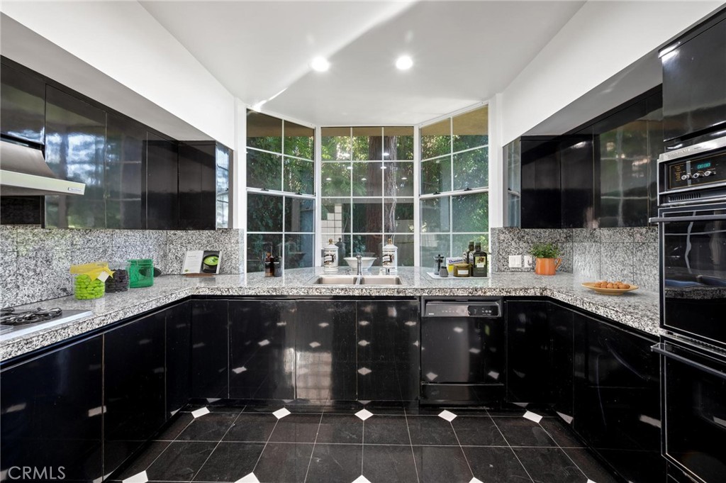 8246 Woodshill Trail