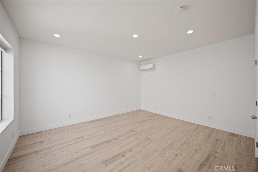 8246 Woodshill Trail