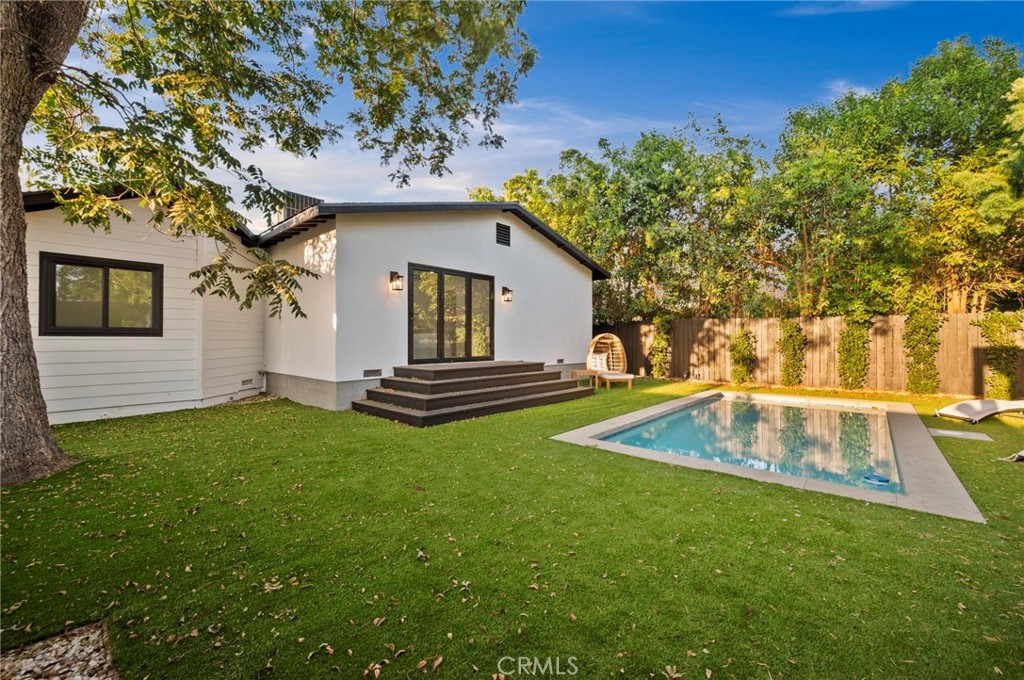 14328 Emelita Street