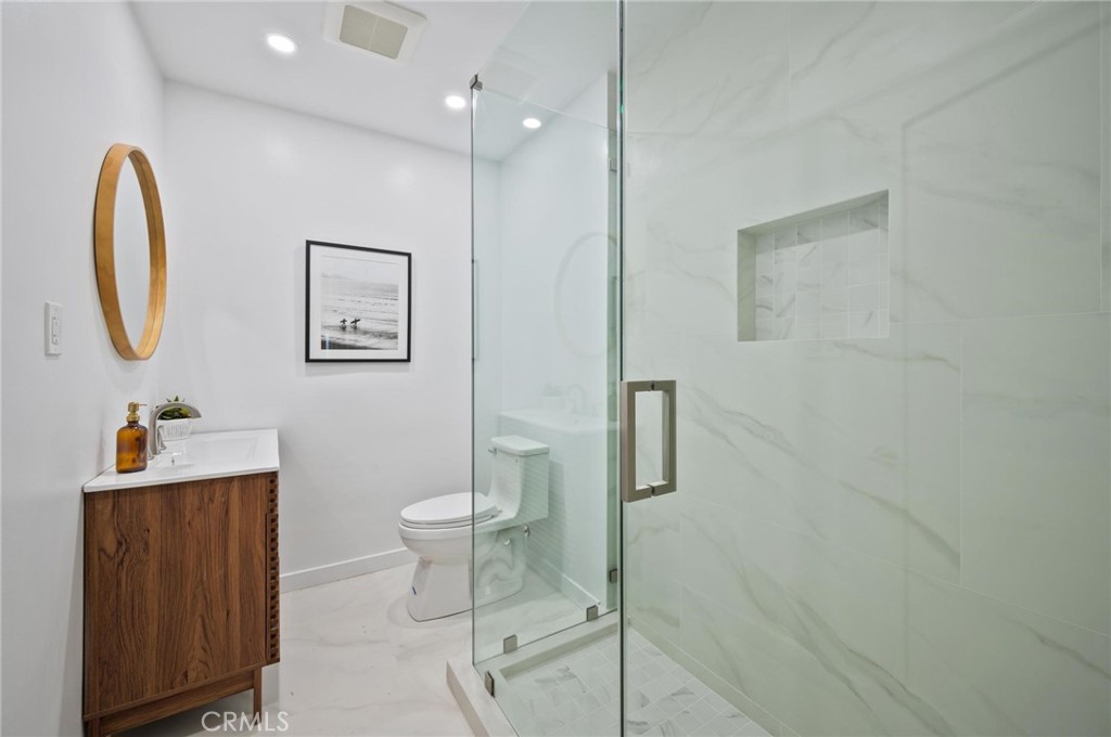 14328 Emelita Street