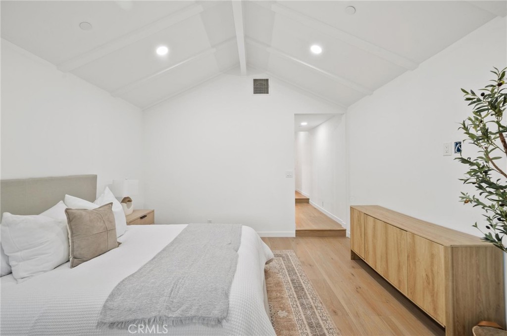 14328 Emelita Street