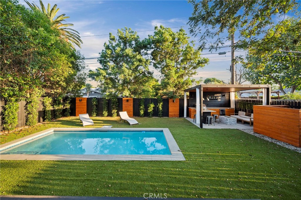 14328 Emelita Street