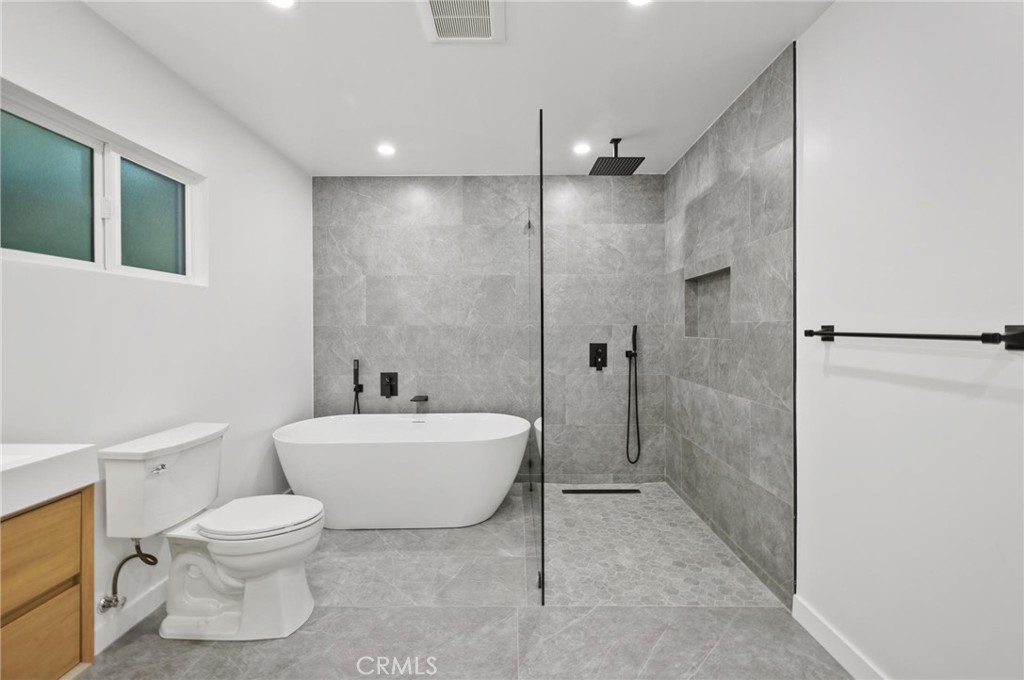 14328 Emelita Street