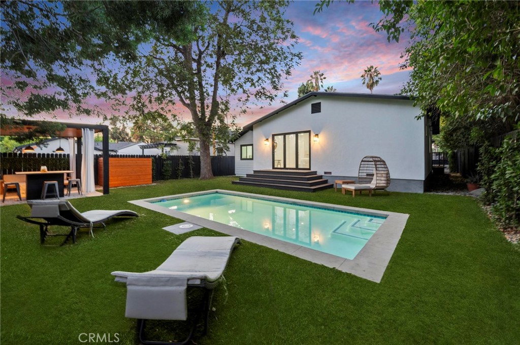 14328 Emelita Street