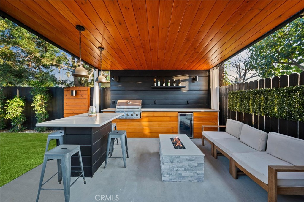 14328 Emelita Street