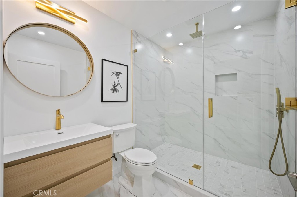 14328 Emelita Street