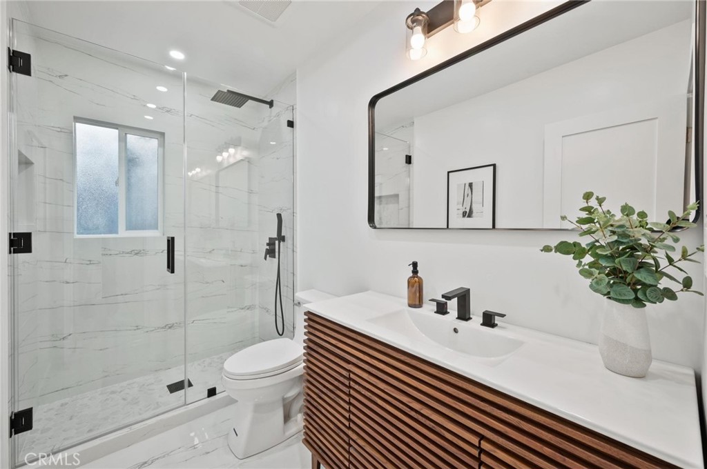 14328 Emelita Street