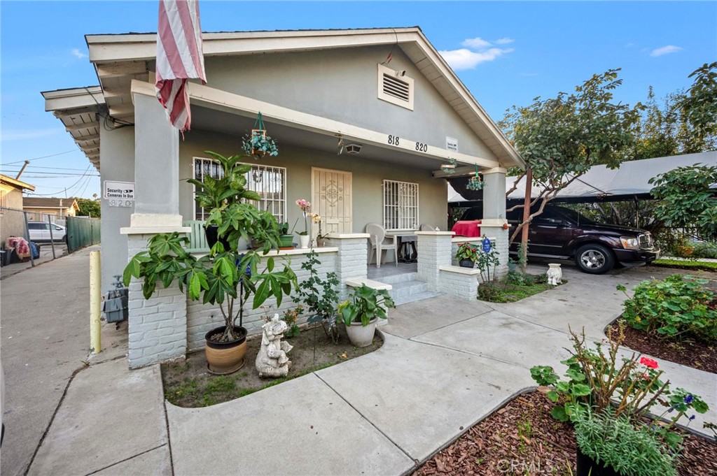 818 W 65th