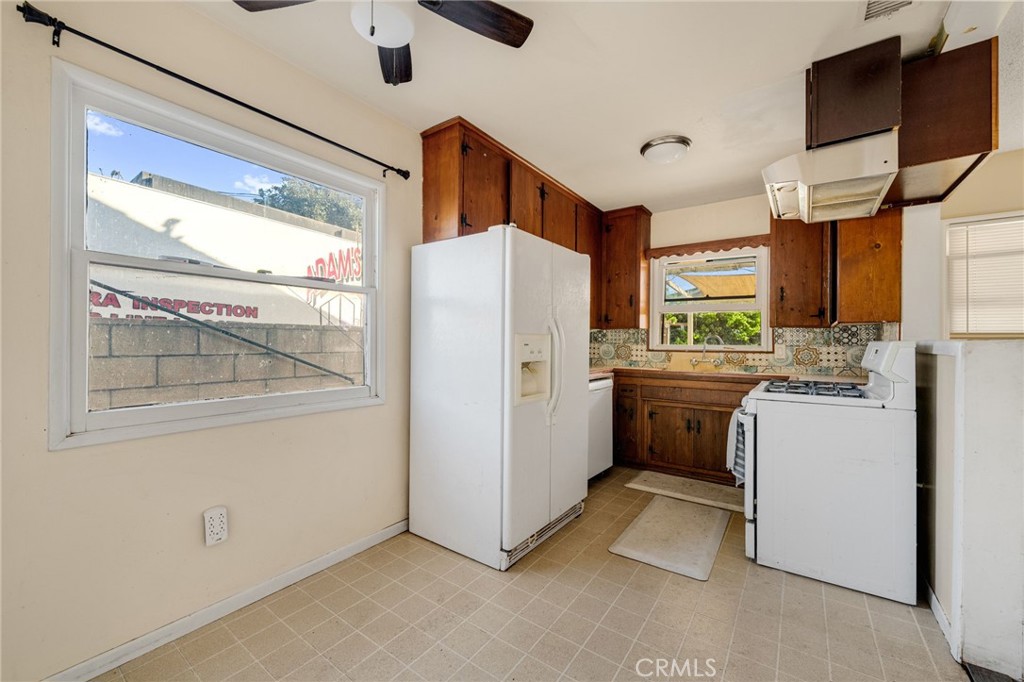 2106 W Cerritos
