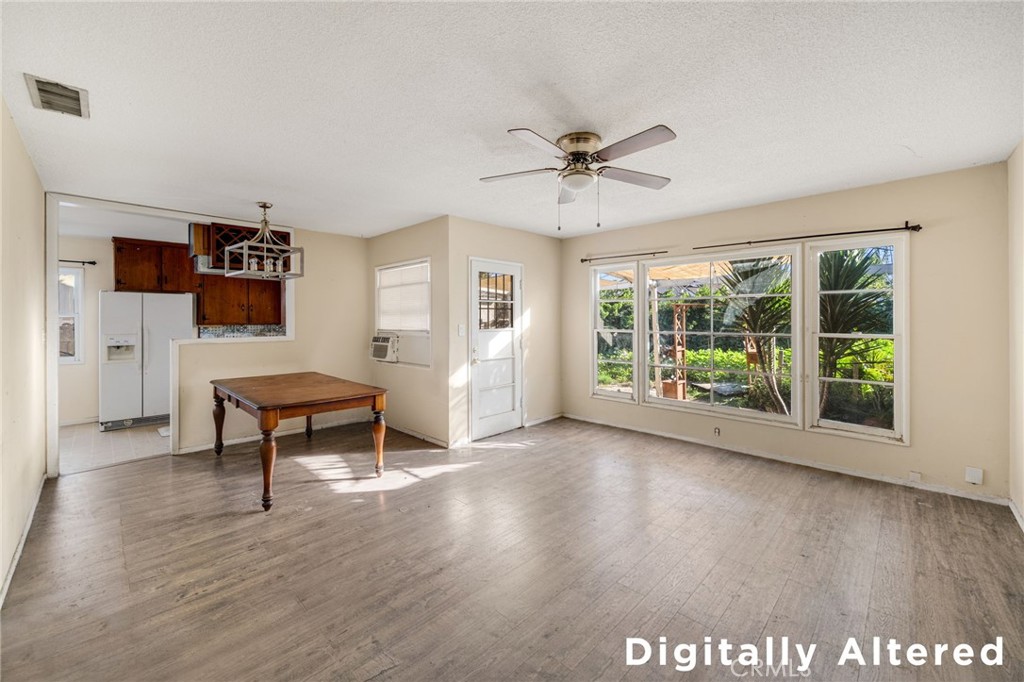 2106 W Cerritos