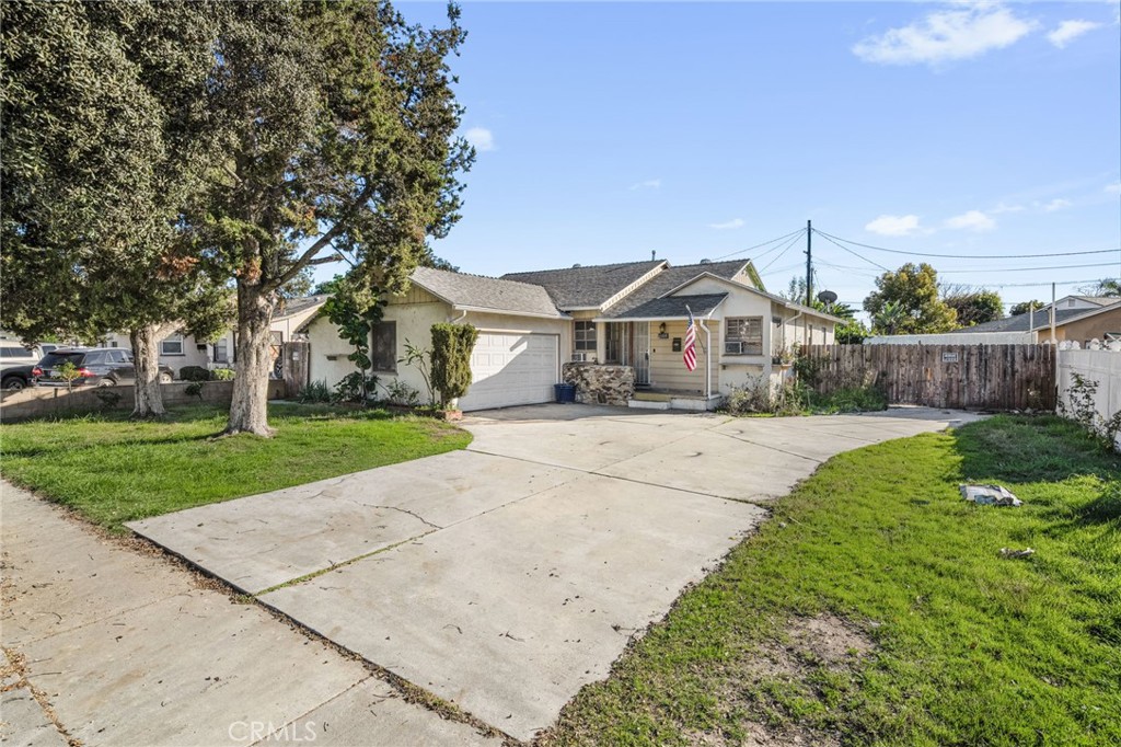 2106 W Cerritos