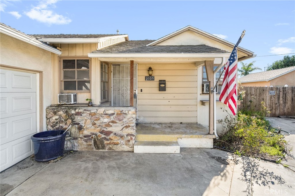 2106 W Cerritos