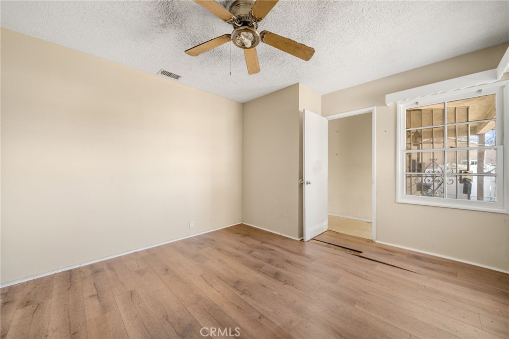 2106 W Cerritos