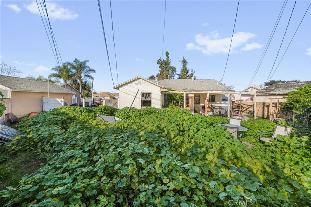 2106 W Cerritos