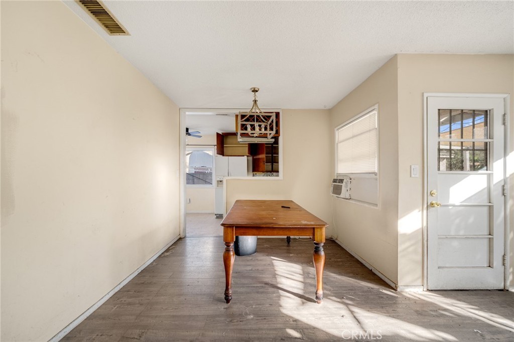 2106 W Cerritos