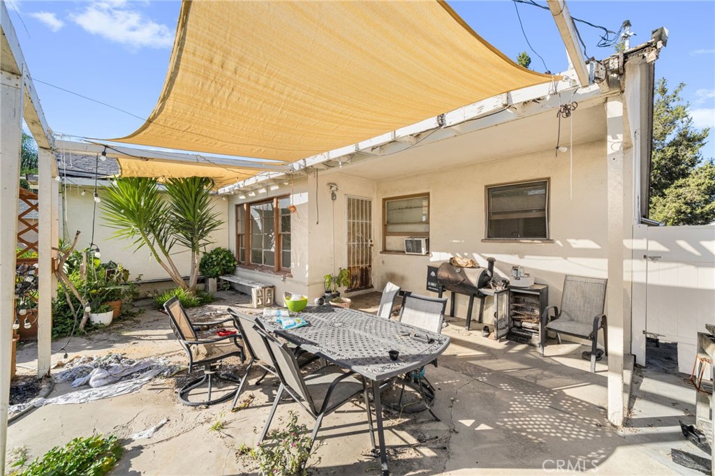 2106 W Cerritos