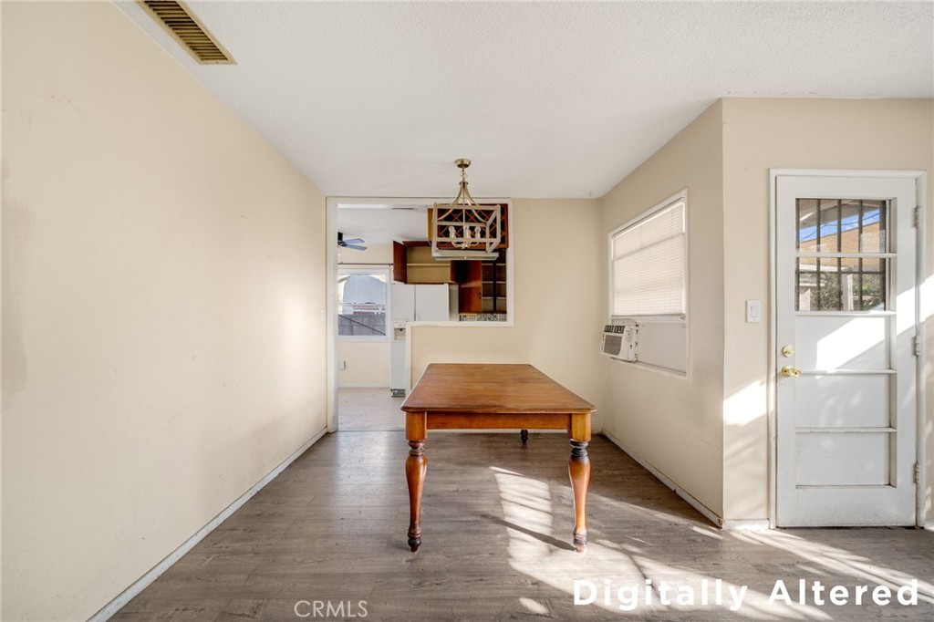 2106 W Cerritos