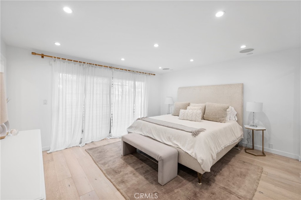 4444 Canoga Avenue
