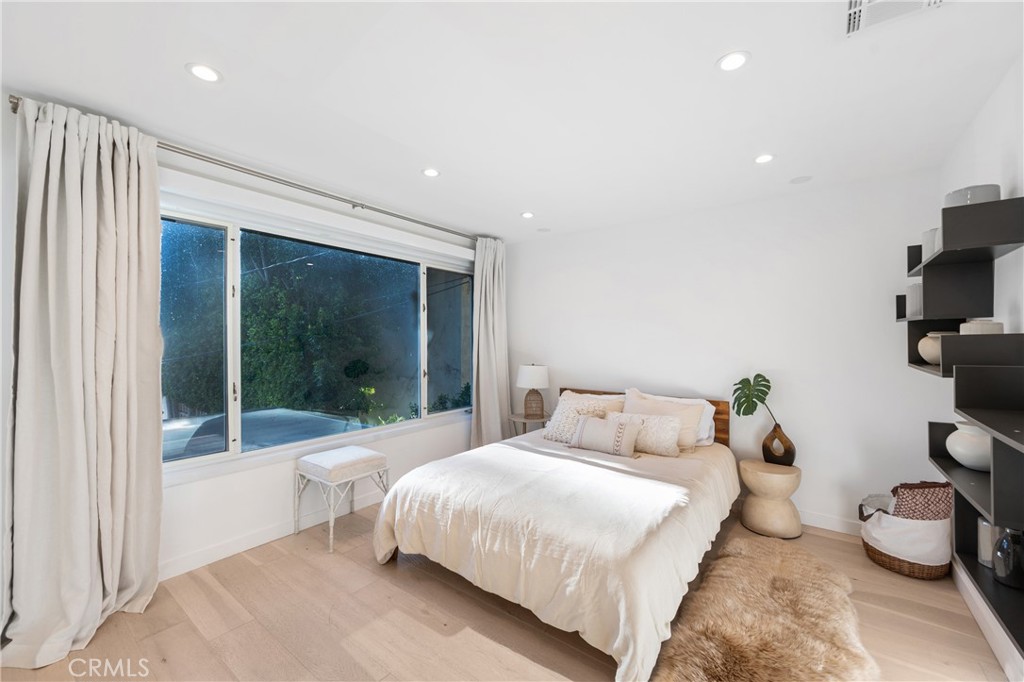 4444 Canoga Avenue