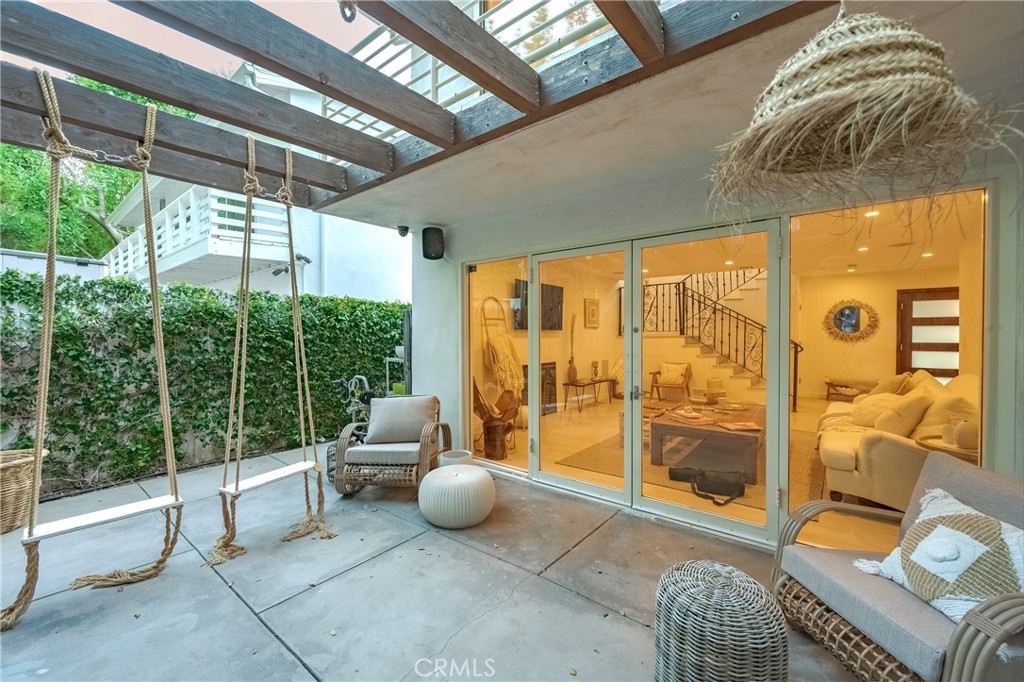 4444 Canoga Avenue