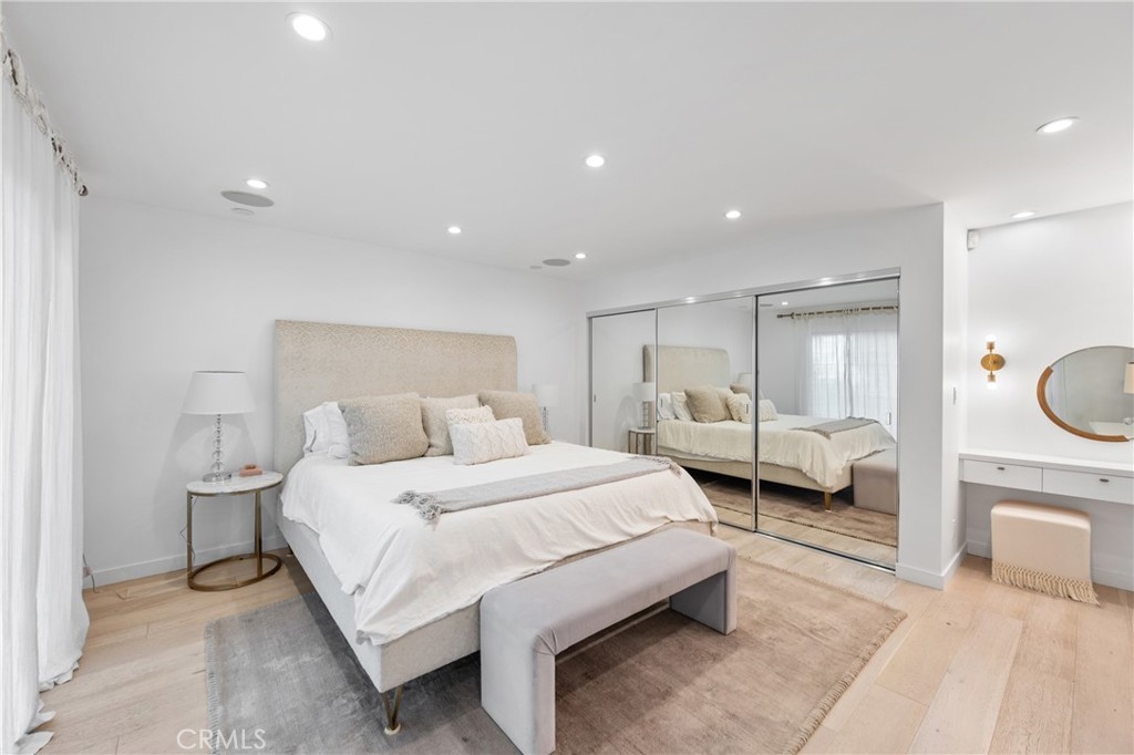 4444 Canoga Avenue
