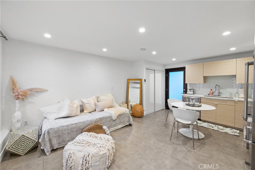 4444 Canoga Avenue