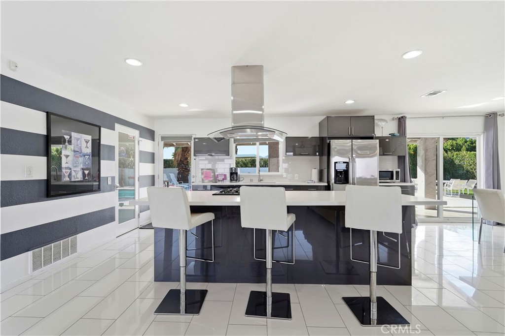 303 E San Rafael Drive