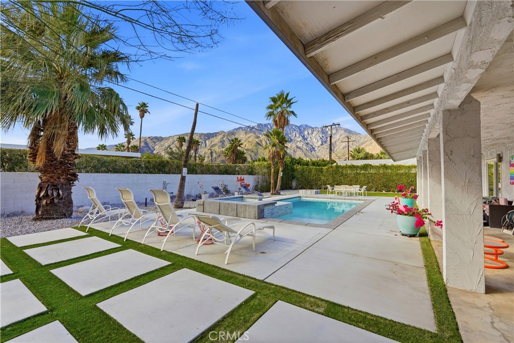 303 E San Rafael Drive