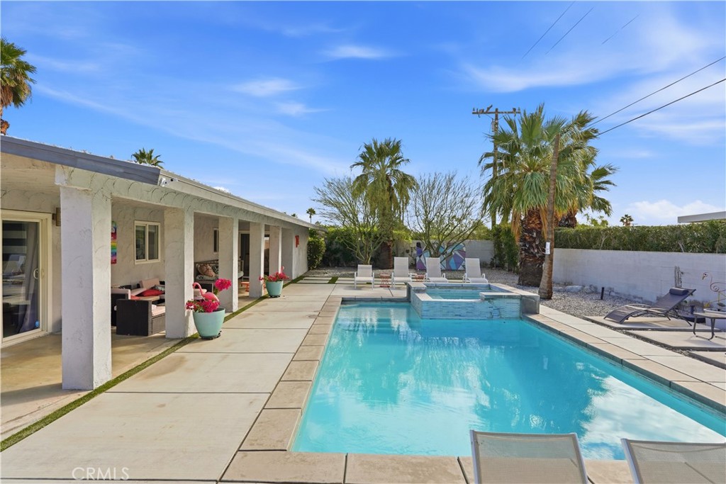 303 E San Rafael Drive
