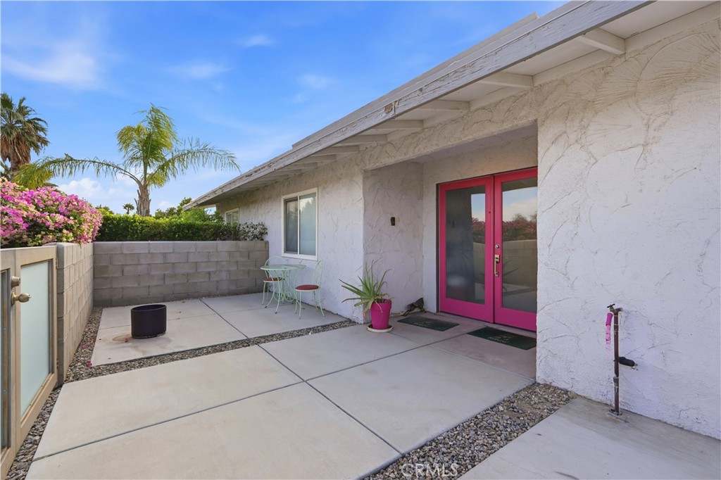 303 E San Rafael Drive